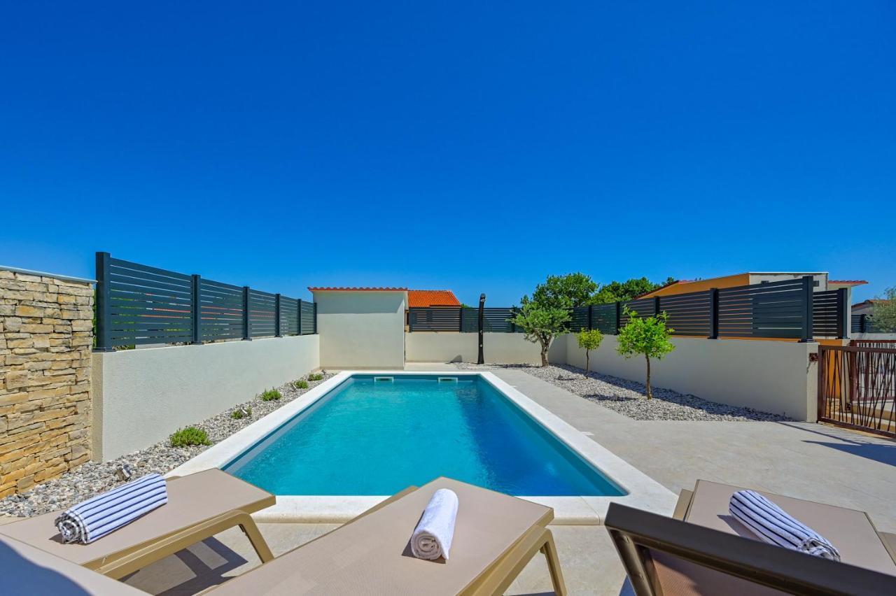 Apartment Zala With Private Pool Liznjan Exterior photo
