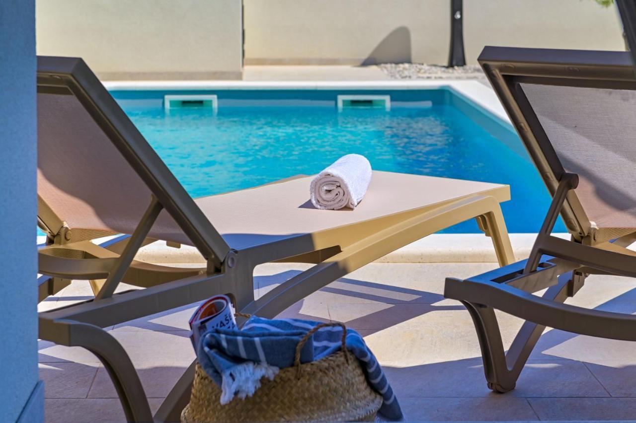 Apartment Zala With Private Pool Liznjan Exterior photo