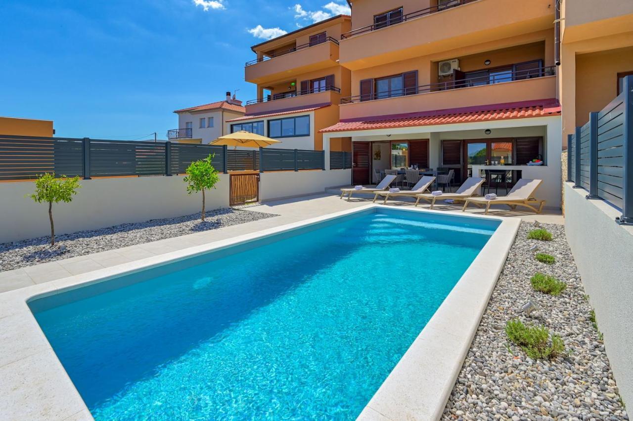 Apartment Zala With Private Pool Liznjan Exterior photo